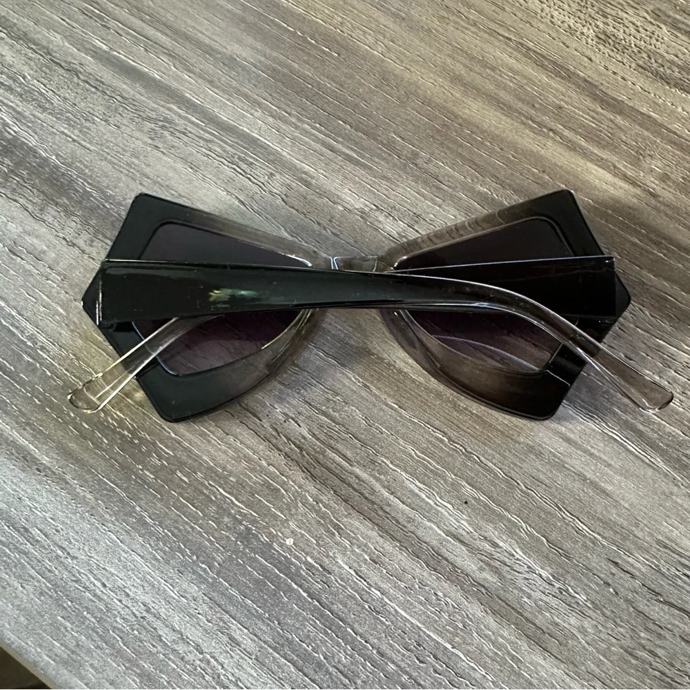 N/A bold black